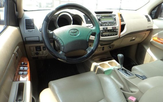 2nd Hand Toyota Fortuner 2010 for sale in Quezon City-3