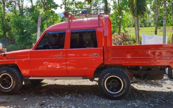 Selling Used Toyota Land Cruiser 2011 in Laoag-1