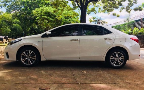 Selling 2nd Hand Toyota Altis 2017 in Marikina-2