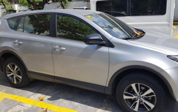Selling Used Toyota Rav4 2017 in Quezon City-1