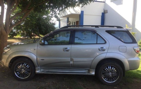 Selling 2nd Hand Toyota Fortuner 2009 Automatic Diesel at 100000 km in San Fernando