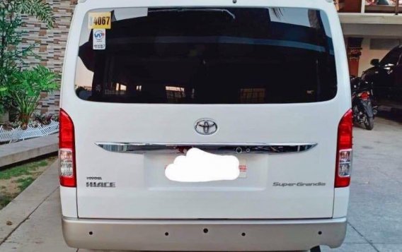 Selling White Toyota Grandia 2017 Van Automatic Diesel at 37000 km in San Carlos-2