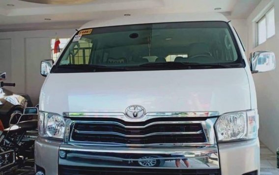 Selling White Toyota Grandia 2017 Van Automatic Diesel at 37000 km in San Carlos-3