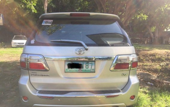 Selling 2nd Hand Toyota Fortuner 2009 Automatic Diesel at 100000 km in San Fernando-7