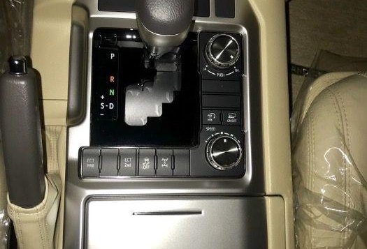 Toyota Land Cruiser 2017 Automatic Diesel for sale in Quezon City-8
