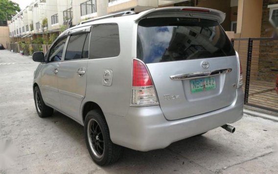 Selling Used Toyota Innova 2010 in Quezon City-2