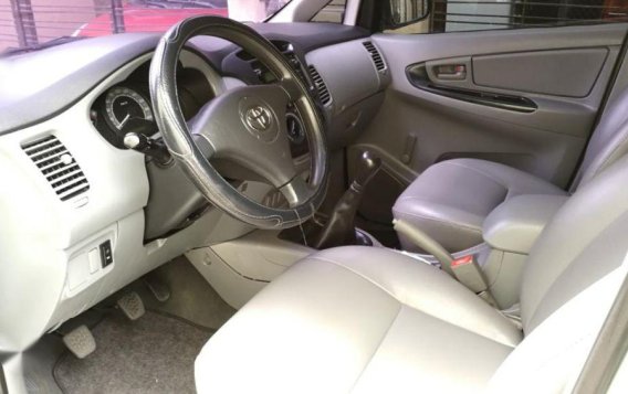 Selling Used Toyota Innova 2010 in Quezon City-7