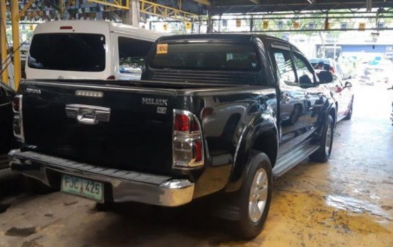 Selling Toyota Hilux 2013 Manual Diesel in Quezon City-4