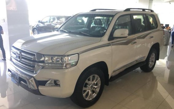 Selling Brand New Toyota Land Cruiser 2019 in Las Piñas-2