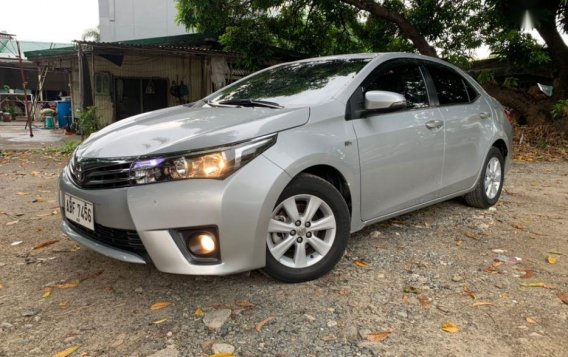 Selling Toyota Altis 2015 Manual Gasoline in Quezon City-1