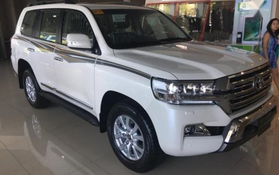 Selling Brand New Toyota Land Cruiser 2019 in Las Piñas-1