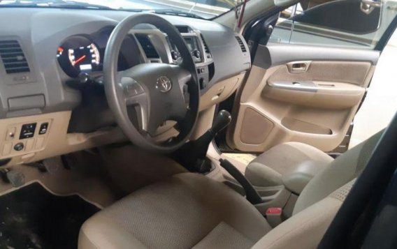 Selling Toyota Hilux 2013 Manual Diesel in Quezon City-9