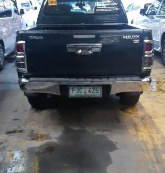 Selling Toyota Hilux 2013 Manual Diesel in Quezon City-3