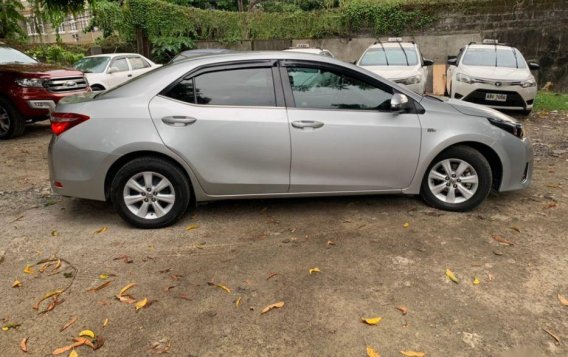 Selling Toyota Altis 2015 Manual Gasoline in Quezon City-2