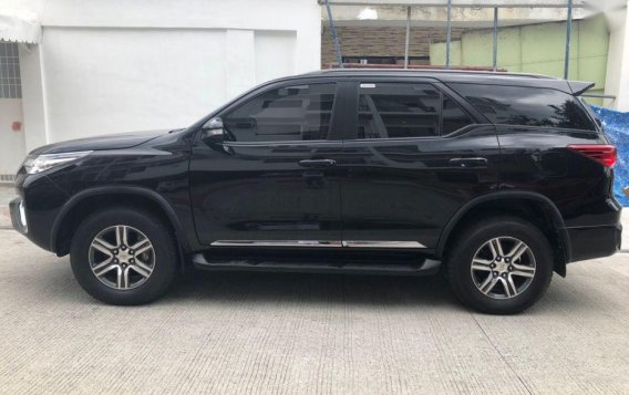 Toyota Fortuner 2017 Manual Diesel for sale in Quezon City-2