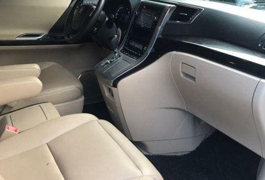 2nd Hand Toyota Alphard 2014 at 40000 km for sale-2