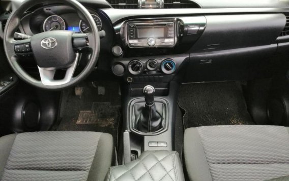 Selling 2nd Hand Toyota Hilux 2016 Manual Diesel in Angeles