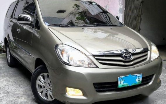 Used Toyota Innova 2010 at 70000 km for sale-2