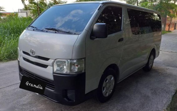 2nd Hand Toyota Hiace 2015 at 60000 km for sale-3