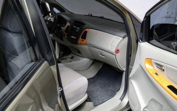 Used Toyota Innova 2010 at 70000 km for sale-3