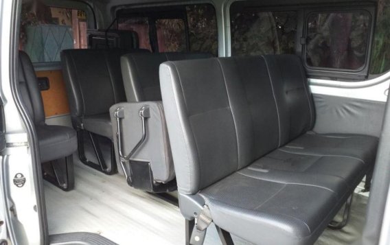 2nd Hand Toyota Hiace 2015 at 60000 km for sale-5