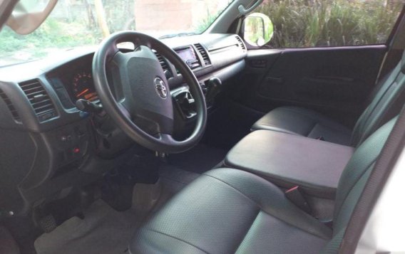 2nd Hand Toyota Hiace 2015 at 60000 km for sale-6