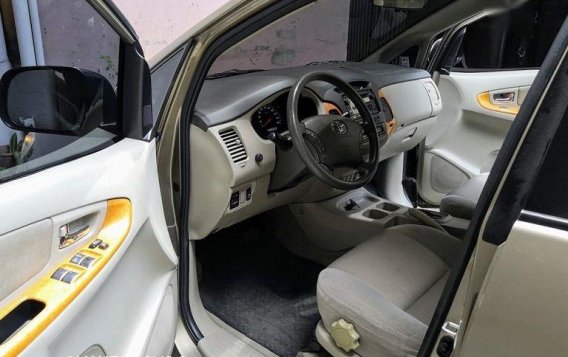 Used Toyota Innova 2010 at 70000 km for sale-5