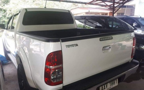 Selling Toyota Hilux 2015 Automatic Diesel in San Fernando-5