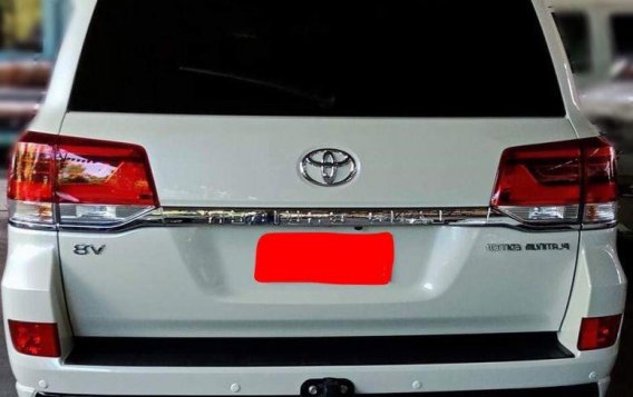 Sell White 2019 Toyota Land Cruiser in Manila-1