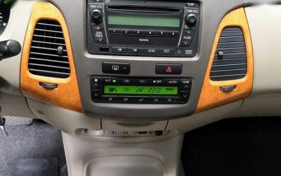 Used Toyota Innova 2010 at 70000 km for sale-8