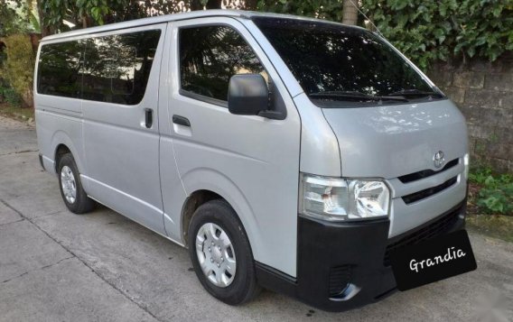 2nd Hand Toyota Hiace 2015 at 60000 km for sale-11