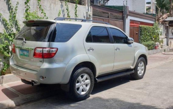 Toyota Fortuner 2011 Automatic Diesel for sale in Quezon City-2