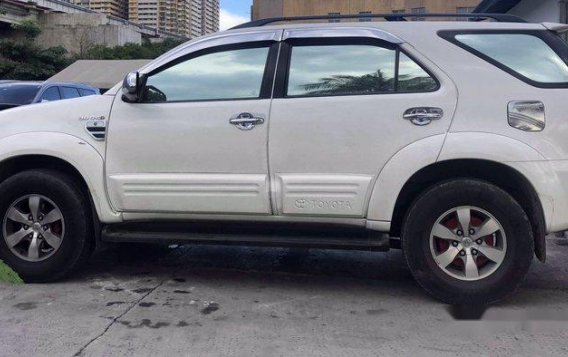 Selling White Toyota Fortuner 2007 at 105000 km in Quezon City-1