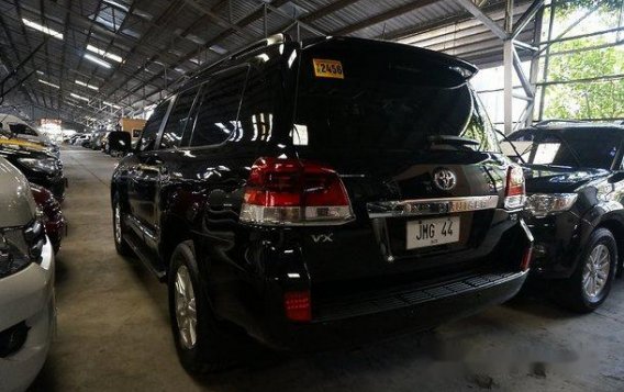 Selling Black Toyota Land Cruiser 2015 at 30000 km in Makati-5