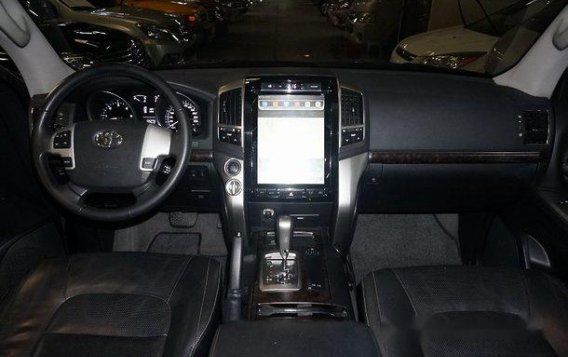 Selling Black Toyota Land Cruiser 2015 at 30000 km in Makati-6