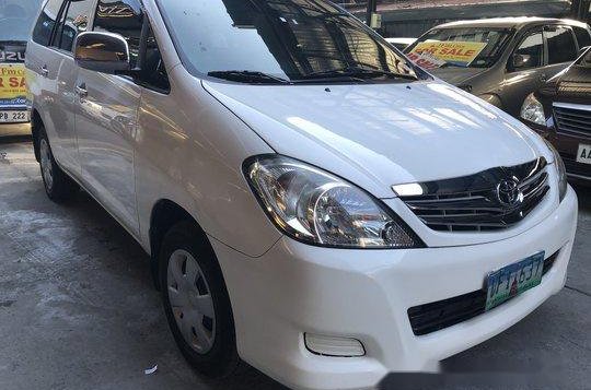 White Toyota Innova 2012 at 80000 km for sale