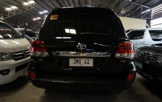Selling Black Toyota Land Cruiser 2015 at 30000 km in Makati-4