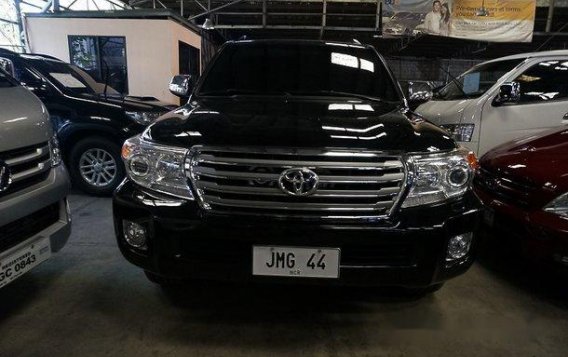 Selling Black Toyota Land Cruiser 2015 at 30000 km in Makati-1