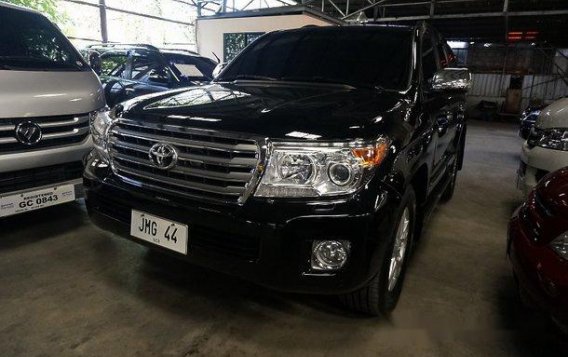 Selling Black Toyota Land Cruiser 2015 at 30000 km in Makati-2