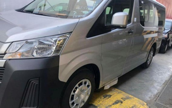 Selling Brand New Toyota Land Cruiser 2019 in Makati-7