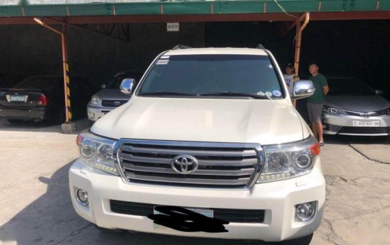 Selling Toyota Land Cruiser 2012 Automatic Diesel in Manila