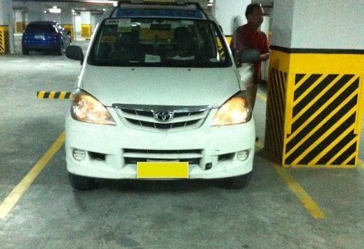 Sell 2nd Hand 2010 Toyota Avanza Manual Gasoline at 130000 km in Makati