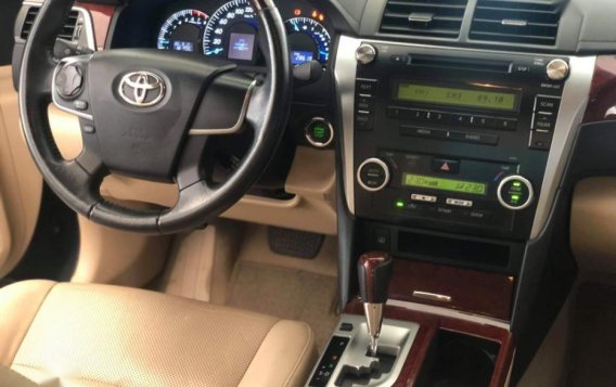 Selling 2nd Hand Toyota Camry 2014 Automatic Gasoline at 28000 km in Makati-4