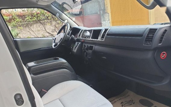 2nd Hand Toyota Hiace 2014 Automatic Diesel for sale in Quezon City-6