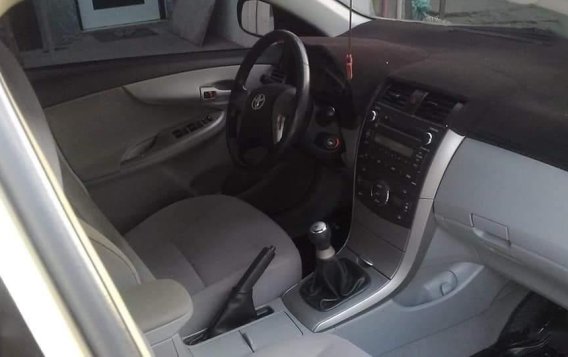 Selling Toyota Altis 2010 Manual Gasoline in Lipa-4