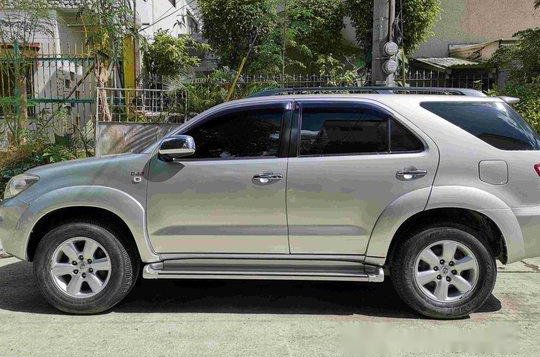 Sell Silver 2009 Toyota Fortuner Automatic Diesel at 60000 km in San Francisco-1