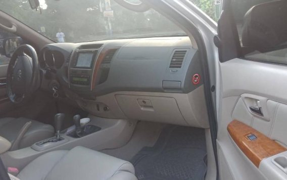 2nd Hand Toyota Fortuner 2010 Automatic Diesel for sale in Quezon City-9