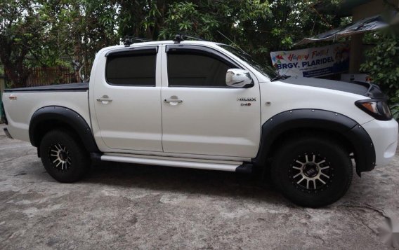 Selling 2nd Hand Toyota Hilux 2009 in Lipa-3