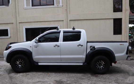 Selling 2nd Hand Toyota Hilux 2009 in Lipa-1