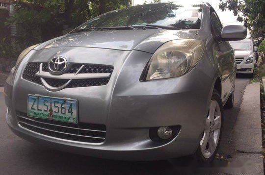 Silver Toyota Yaris 2007 at 80000 km for sale in Quezon City